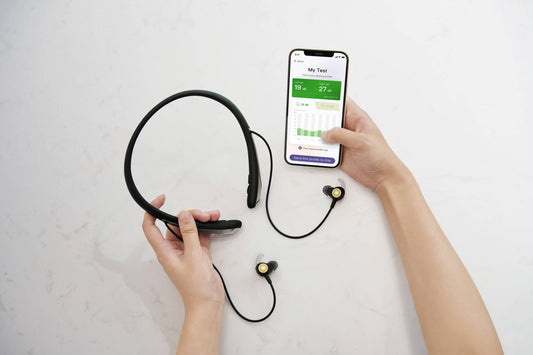 Kite 2 OTC hearing aid and Yinbei app for self-fitting in hand