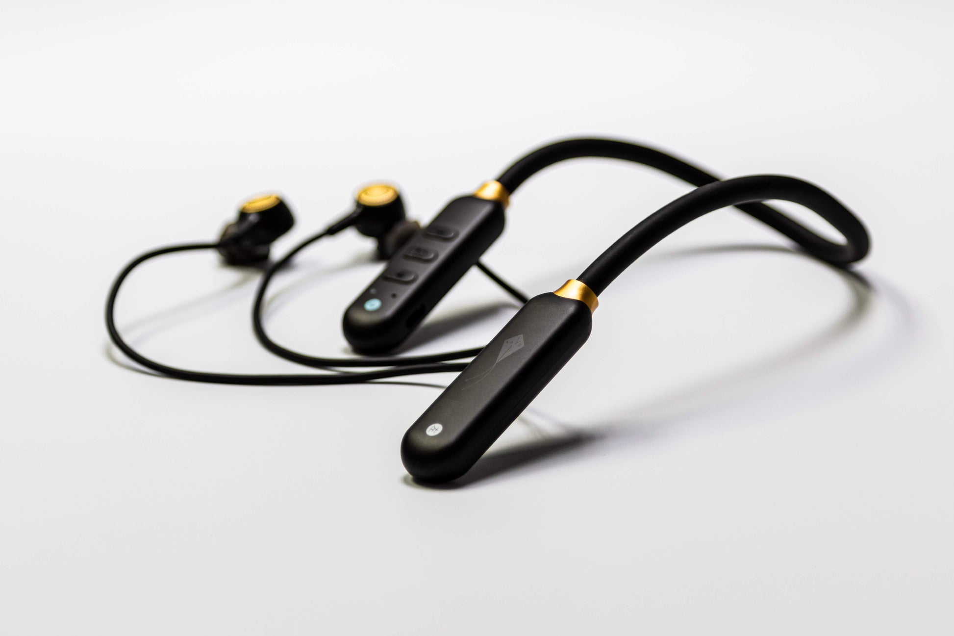 Kite smart sound amplifier with flexible neckband design